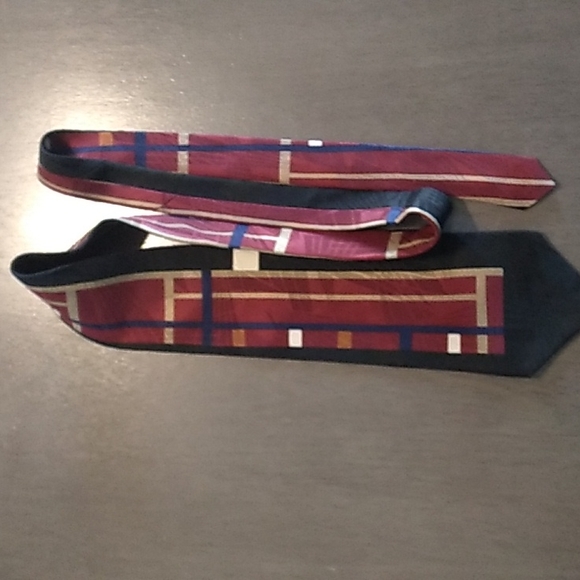 Halston vintage silk black & red necktie - Picture 2 of 5